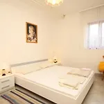 With A Parking Space - Pobri, - 7851 Appartement *